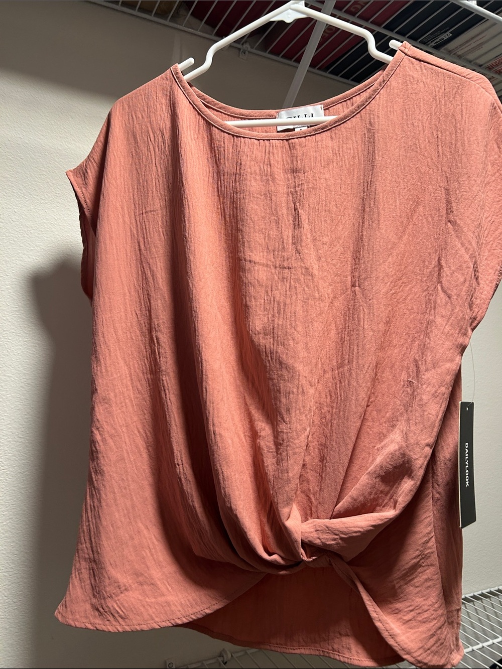 Gilli Coral Twist-Front Short Sleeve Blouse